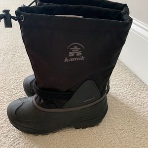 Snow boots